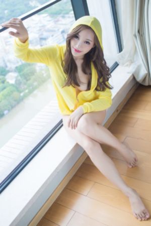 男子被扇耳光后连续击打女子头部